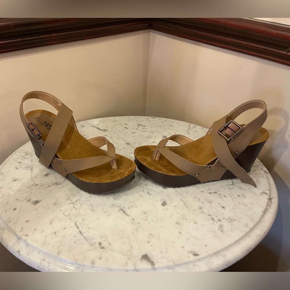 Agape collection brown wedges in size 7